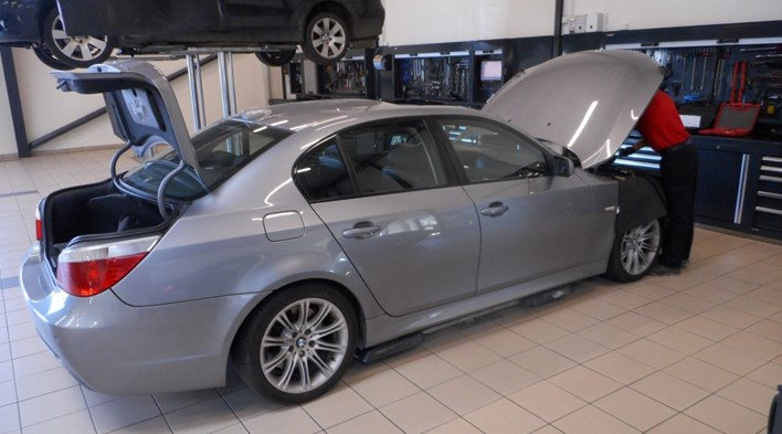 Bmw E60 545I Replacing Valve Seal Kit 11