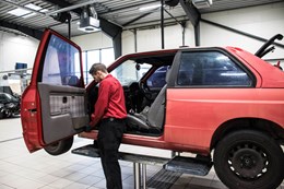 Schmiedmann BMW M3 E30 EVO2 Door Removal 9240